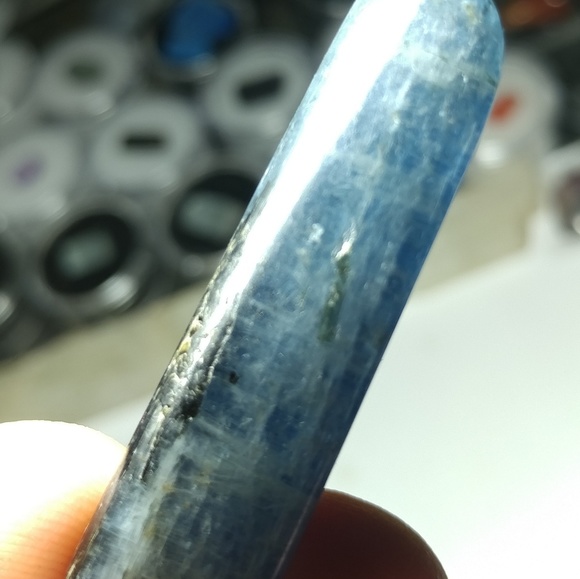 11.4 gr kyanite thumble polished. - Picture 3 of 3
